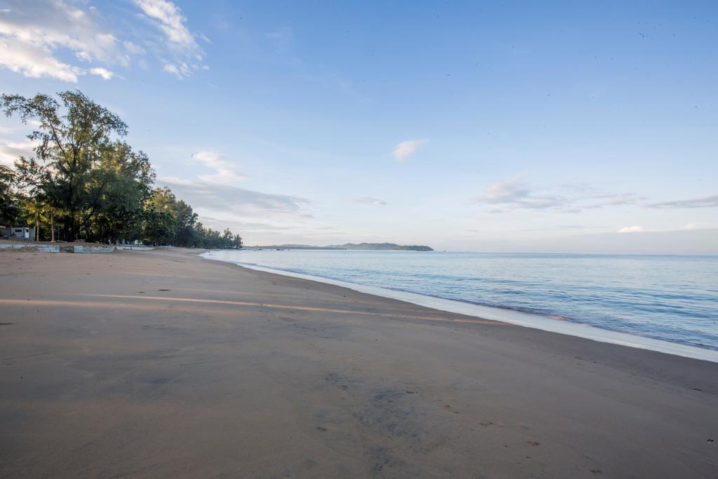 The Anda Mani Khaolak Beachfront Villas Khao Lak Bagian luar foto